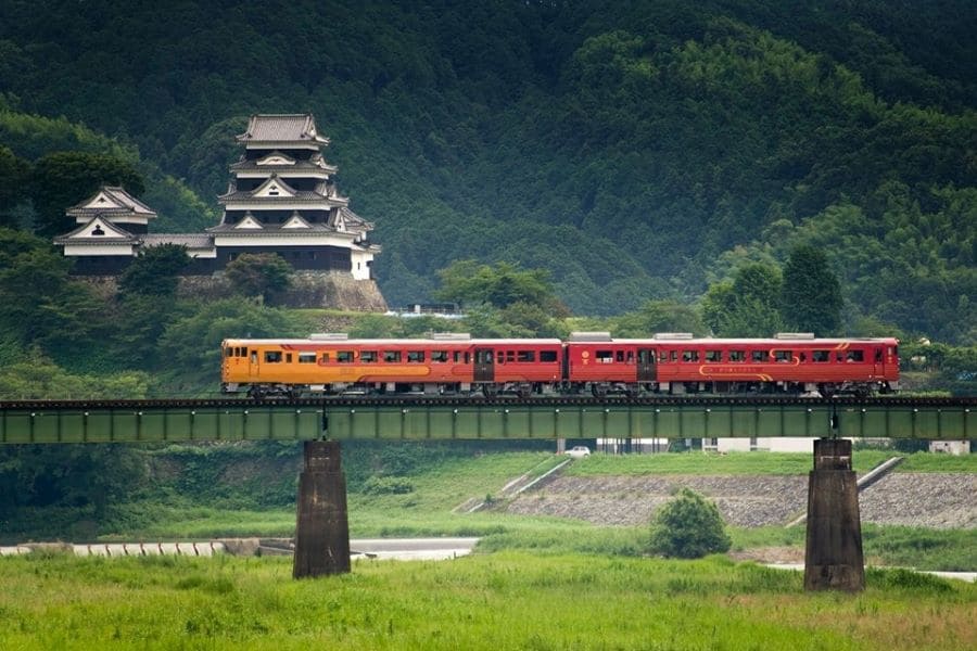 Iyonada Monogatari train © Shikoku Railway Company